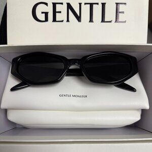 Gentle Monster Black Sunglasses w/ Gold Logo – Chic It-Girl Vibe